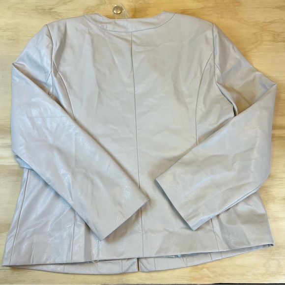 GRAVER Susan Graver Faux Leather Long Sleeve Jacket Pale Stone Color Size 12 - Picture 12 of 13